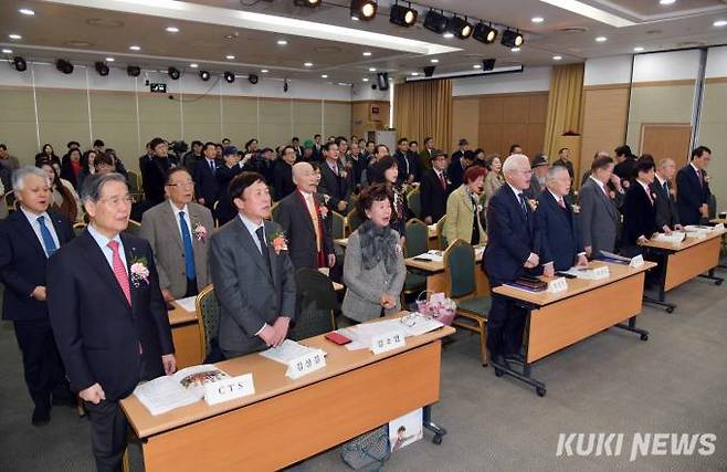 '애국가 제창'한국기독교문화예술총연합는 12일 오후 2시 CTS기독교TV 11층 컨벤션홀에서 제7회 대한민국기독예술 대상 시상식을 진행했다.