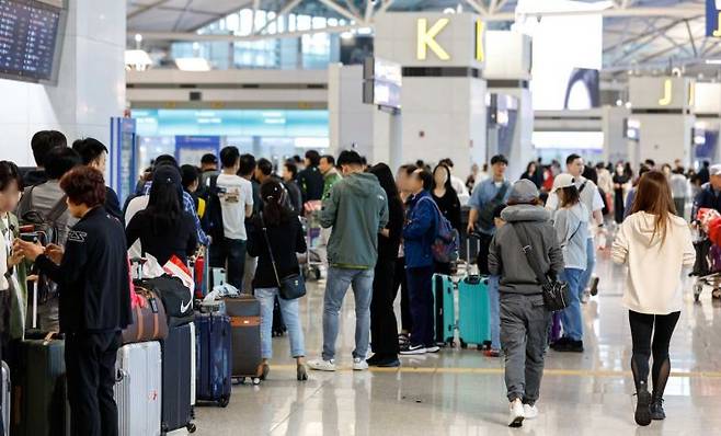 여행객으로 붐비는 인천공항