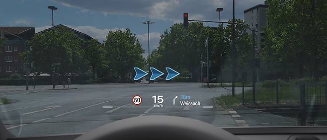 마칸 일렉트릭에 탑재할 증강현실(AR) 헤드업 디스플레이(HUD).