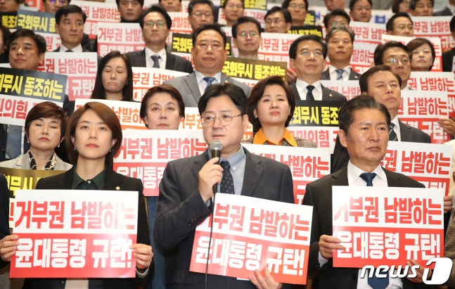 홍익표 더불어민주당 원내대표가 지난 8일 오후 서울 여의도 국회 로텐더홀 계단 앞에서 열린 윤석열정권 거부권 남발 및 '노란봉투법·방송법' 재의 부결 규탄대회에서 발언을 하고 있다./사진=뉴스1