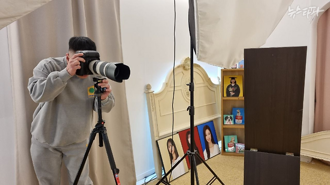 ▲ 박효봉 씨는 신용회복 후 사진관을 새로 연 지 1년 만에 압류당했다.