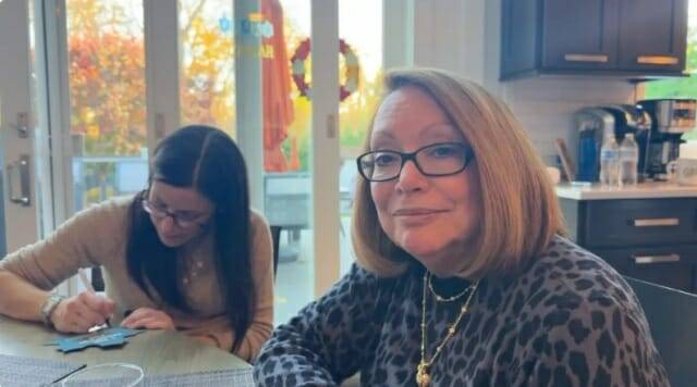 아이폰15 프로로 가족들의 일상을 공간 영상으로 촬영한 모습 (사진=씨넷)