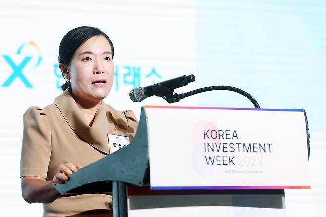 9월 11일 서울 여의도 콘래드호텔에서 개막한 'KOREA INVESTMENT WEEK 2023' 개회식에서 박정림 KB증권 사장이 인사말을 하고 있다. 사진=한국경제신문 강은구 기자