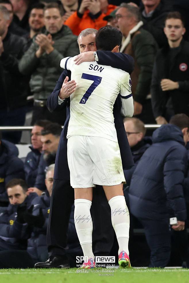 ▲ 영국 매체 ‘풋볼 인사이더’는 15일(한국시간) “손흥민이 남은 커리어를 토트넘에 맡기고 싶어 한다"고 보도했다