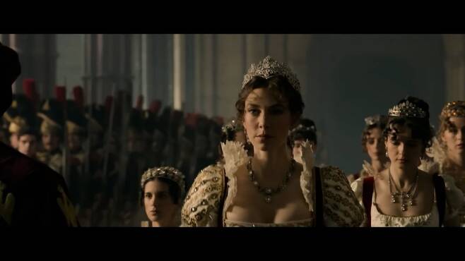 나폴레옹의 아내 조세핀. 배우 바네사 커비가 연기했다.
