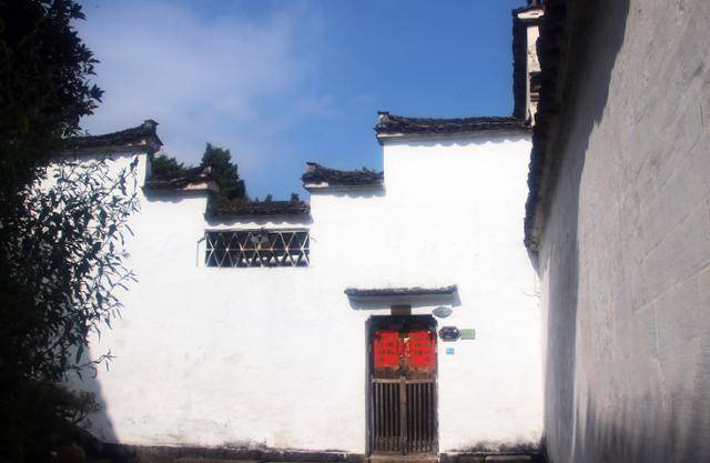 제갈팔괘촌 민가의 고풍스러운 담장. ⓒ최종명