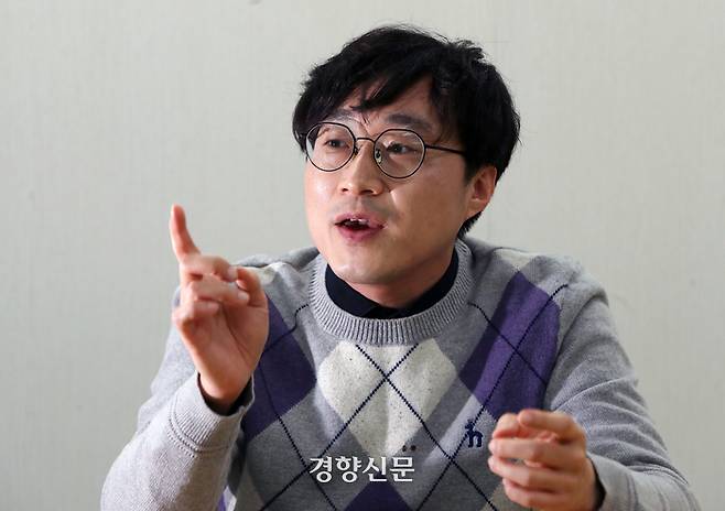 ‘1980년대’를 전공한 1980년대 출생 역사학자들 대담. 문민기 역사문제연구소 연구원이 발언하고 있다. 서성일 선임기자