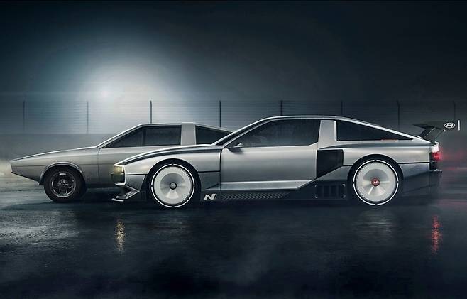 현대차 포니 쿠페(왼쪽)와 N 비전 74 콘셉트.