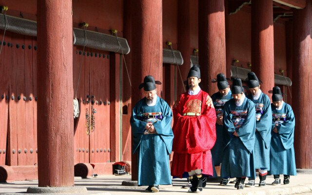 조선시대 왕이 제사를 지내기 위해 행차하는 일을 재현한 종묘전알봉심. 사진 신소영 기자