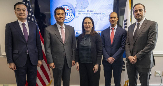 The South Korean security advisor Kim Tae-hyo, second from left, with the U.S. Nuclear Consultative Group lead by Maher Bitar, the U.S. National Security Council. (NSC) coordinator, right, in Washington. [PRESIDENTIAL OFFICE]