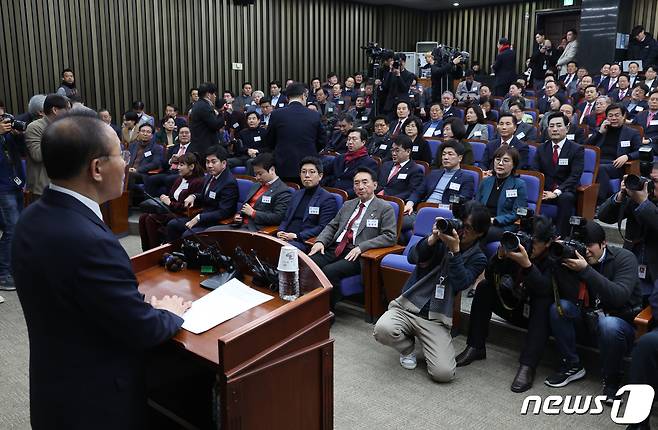 윤재옥 국민의힘 당대표 권한대행이 18일 서울 여의도 국회에서 열린 국회의원·당협위원장 연석회의에서 발언을 하고 있다. 2023.12.18/뉴스1 ⓒ News1 송원영 기자