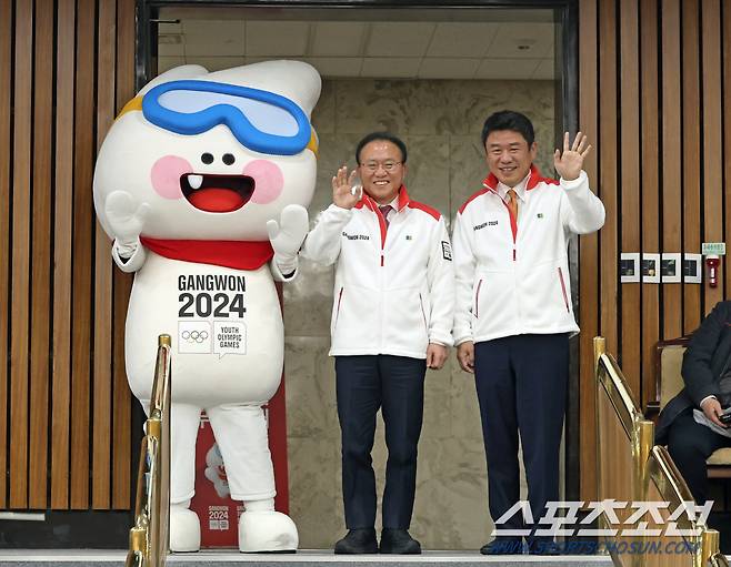 윤재옥 국민의힘 당대표 권한대행과 유의동 정책위 의장. 사진제공=문화체육관광부