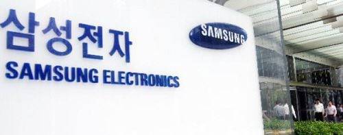 서울 서초동 삼성전자 사옥 앞 로고의 모습