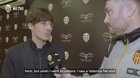 David Silva, left, looks back to old days at Valencia. [ONE FOOTBALL]