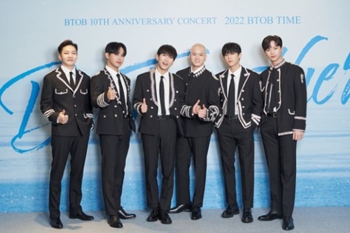 그룹 비투비(BTOB) 멤버 4인 서은광, 이민혁, 임현식, 프니엘이 새 회사와 계약을 체결하고 활동을 함께 한다. 사진=큐브엔터테인먼트