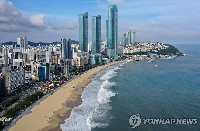 해운대해수욕장과 엘시티 [손형주 기자]