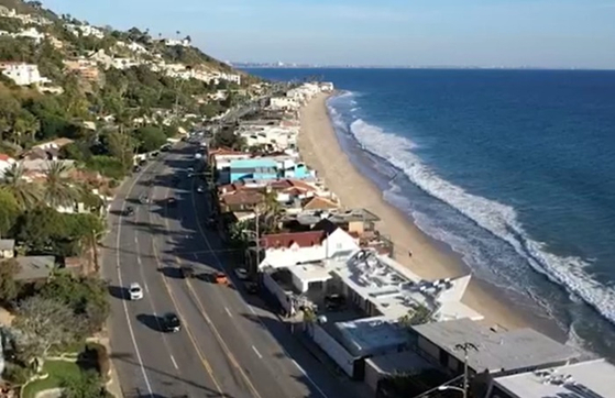 미국 캘리포니아주의 말리부 해안 도로. 〈사진=CNN〉