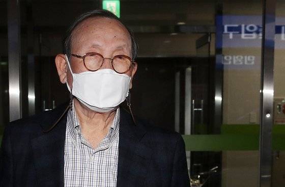 조양래 한국앤컴퍼니 명예회장이 서울가정법원에서 열린 성년후견 심문에 출석하고 있다. 연합뉴스