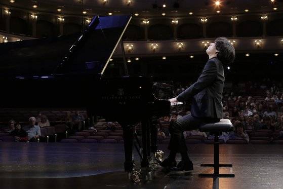 콩쿠르에 참여하기 위해 모인 30인의 세계 피아노 유망주 30명의 고민과 연주 실황을 무대 안팎까지 생생하게 담았다. 사진 오드