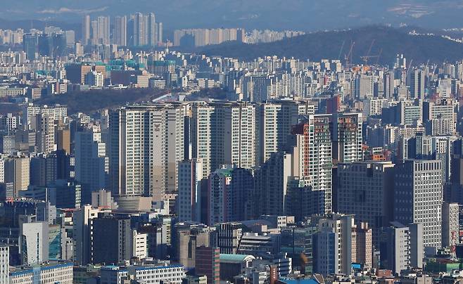 사진은 17일 오후 서울 남산에서 바라본 서울 시내 아파트 단지 모습. 2023.12.17 사진=한국경제 DB