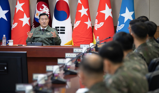 Defense Minister Shin Won-sik speaks during a visit to the Defense Counterintelligence Command on Dec. 14. [MINISTRY OF NATIONAL DEFENSE]