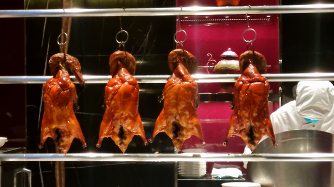 옌 식당 대표 메뉴 북경 오리 / 사진=김혜성 여행+ 기자