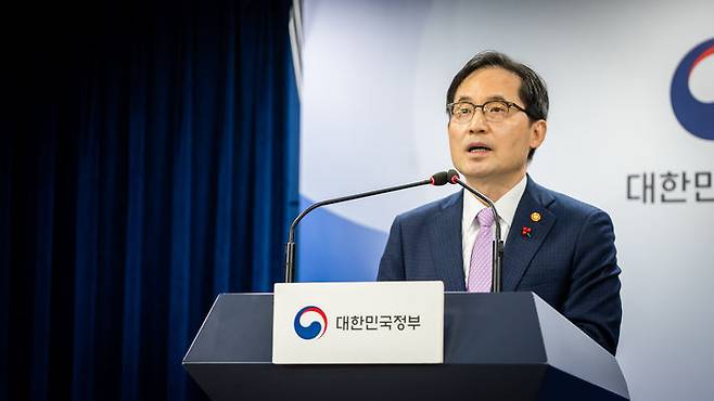 [세종=뉴시스]민생 살리는 플랫폼 독과점 정책 추진 보도참고자료 관련 브리핑 사진이다.(사진=공정위 제공) *재판매 및 DB 금지