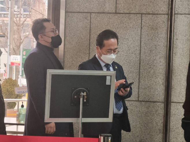 지난해 1월 광주법원에 들어가고 있는 허석 전 순천시장. 박사라 기자