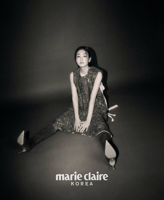 Actor Ahn Eun-jin has revealed his impression of finishing the drama Lovers.On the 20th, magazine MarieClaire unveiled a picture of Ahn Eun-jin, who appeared in the drama Lovers.This photo was based on the theme of winter night, and Ahn Eun-jin showed a new charm by freely showing Sic look and pose according to the concept.In an interview with the photo shoot, Ahn Eun-jin said, I felt deeply that I was the most important thing to live than anything else.He added, Were already putting a lot of energy into living, so I think its already great just to be living.Ahn Eun-jin said, Looking back, I think I have continued to grow as an actor and a person. I am convinced that it will be in the future.Just like the characters I met through my work, I have a blueprint that I can live well. Ahn Eun-jin said, I wish I could have a face that shows the vitality of the days that have passed. I believe I can have that face.Ahn Eun-jin will star in the film Citizen deok-hee (director Park Young-joo), which opens on January 24, 2024.Citizen deok-hee is a delightful follow-up that takes place when a request for rescue by a member of the organization, Jae-min (played by Gong Myung), who scammed an ordinary citizen deok-hee (played by Ramiran), who was voice-phishing.