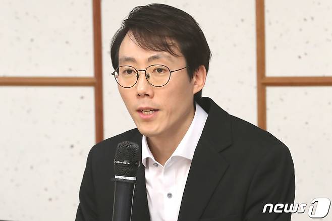 오태양 미래당 공동대표가 13일 오후 서울 여의도 국회 의원회관에서 열린 '2020총선과 청년정치, 대한민국 불평등을 논하다' 토론회에서 발언을 하고 있다. 2020.2.13/뉴스1 ⓒ News1 임세영 기자