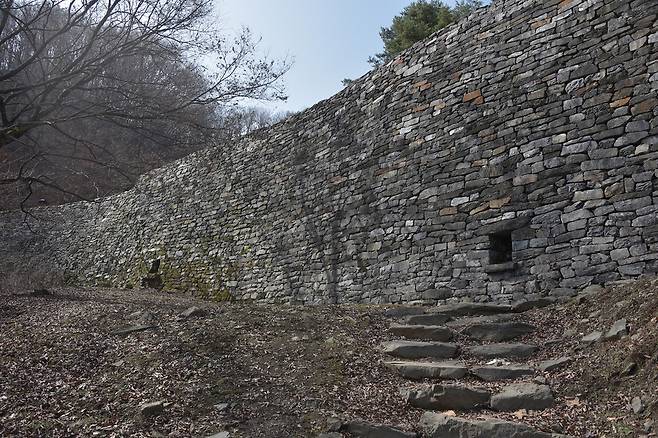 충주 충주산성. 마길영 사진, 눈빛출판사 제공