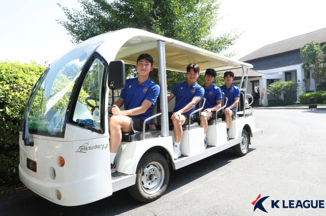 (왼쪽부터) 김건희, 김세훈, 김현서. 박승호. 사진=프로축구연맹