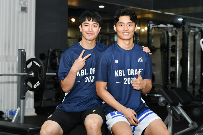 박무빈(왼쪽)과 유기상. /사진=KBL