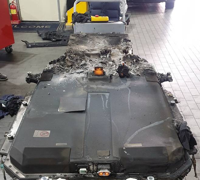 전소된 토레스 EVX에서 분리된 LFP 블레이드 배터리