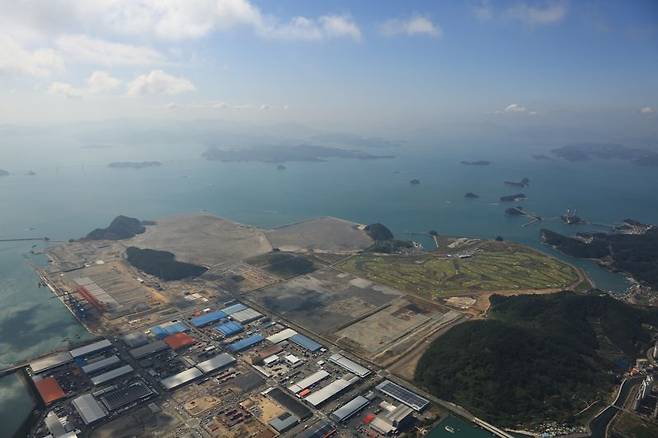 부산항 신항 서컨테이너부두 배후단지 전경. 부산항만공사 제공