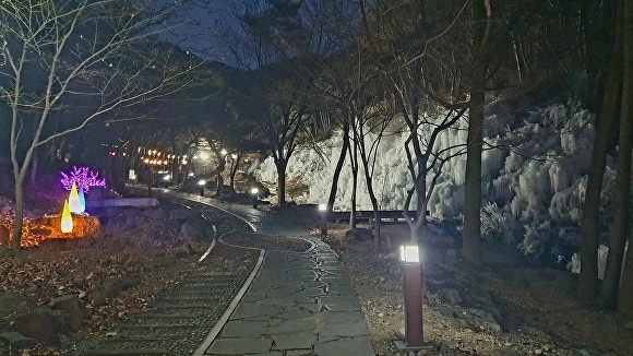 비슬산자연휴양림 내 얼음동산 & 불빛정원 [사진=달성군]