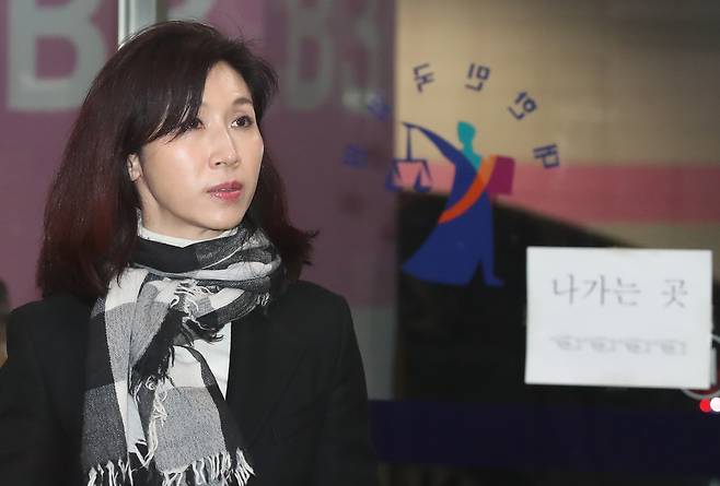 노소영 아트센터 나비 관장이 2018년 1월 서울가정법원에서 열린 최태원 SK 회장과의 이혼소송 2회 조정기일에 출석하고 있다. ⓒ연합뉴스