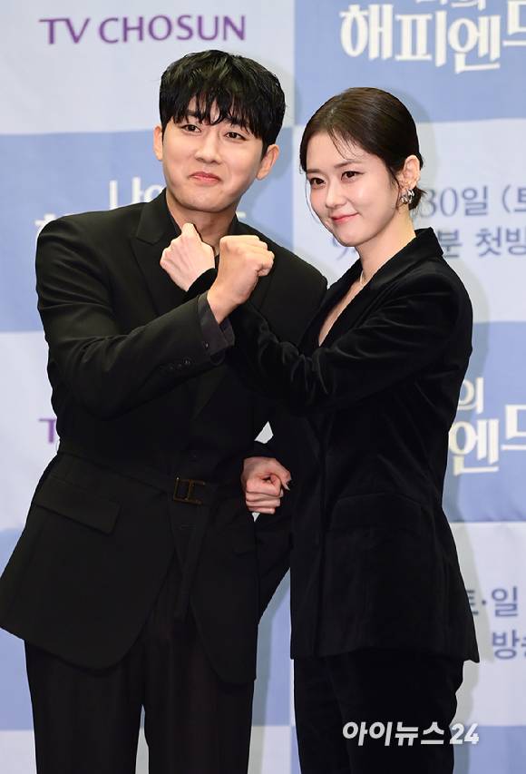 ''고백 부부' 이후 6년 만에 부부로 재회' 배우 손호준과 장나라가 21일 오전 서울 상암동 스탠포드 호텔에서 진행된 TV CHOSUN 주말미니시리즈 '나의 해피엔드' 제작발표회에 참석하고 있다. [사진=정소희 기자]