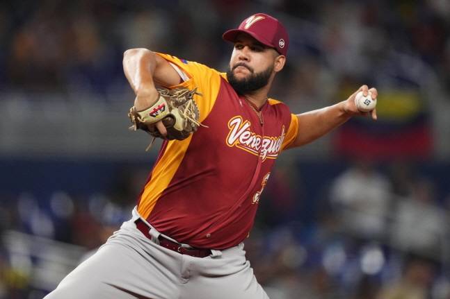 키움과 계약을 맺은 새 외국인 투수 엔마누엘 데 헤이수스. /사진=키움 히어로즈