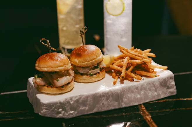 닉스의 새우버거와 하이볼, 진토닉