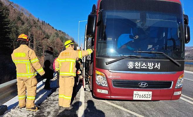 홍천소방서 버스로 이동하는 장애인 체육선수들 [강원특별자치도소방본부 제공. 재판매 및 DB 금지]