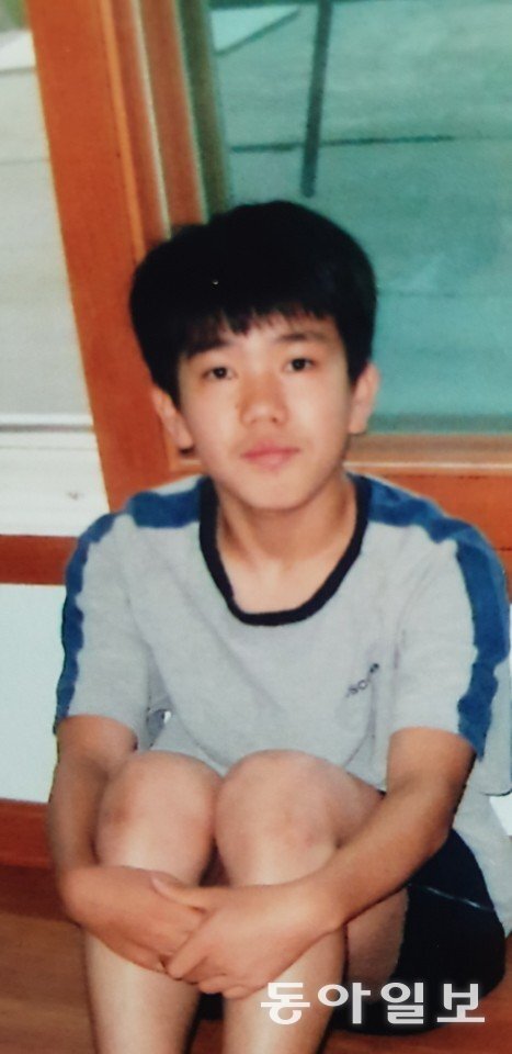 김여명 씨가 2003년 북한에서 탈북한 뒤 중국에서 찍은 사진. 당시 그의 나이는 아홉 살이었다.  사진제공 김여명 씨