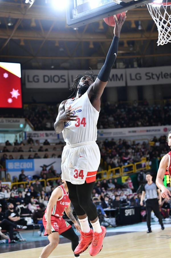 ‘대도’ 서울 SK가 창원 LG의 창단 첫 홈 10연승을 훔쳤다. 사진=KBL 제공