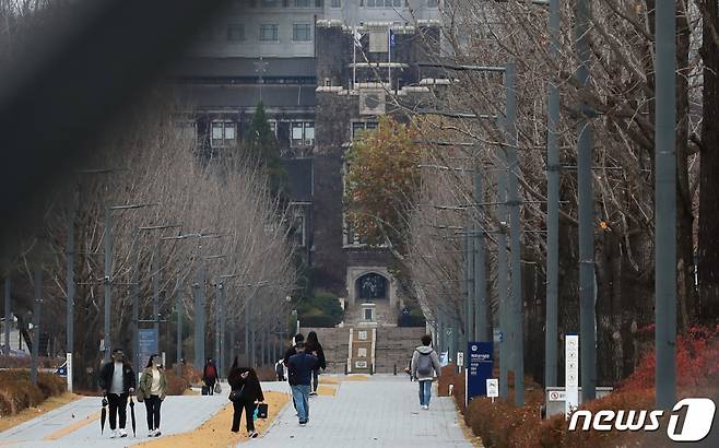 (서울=뉴스1) 구윤성 기자. 사진은 이날 서울 서대문구 연세대 신촌캠퍼스. 2020.11.19/뉴스1