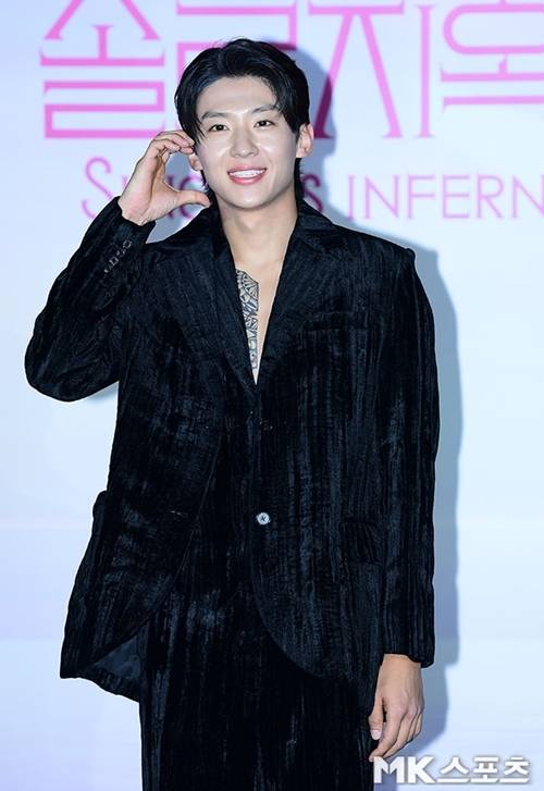 덱스는 올해 공개된 넷플릭스 연애 예능 ‘솔로지옥3’에서 고정 패널로 출연한다. 사진 = 김영구 기자