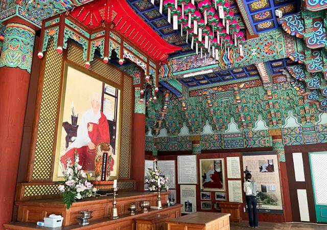 경북 군위 인각사 국사전 내부 일연과 삼국유사 전시실. 한국일보 자료사진