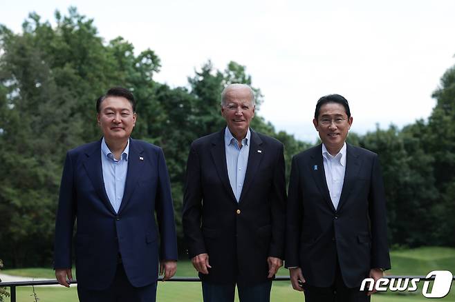 왼쪽부터 윤석열 대통령과 조 바이든 미국 대통령, 기시다 후미오 일본 총리(대통령실 제공)