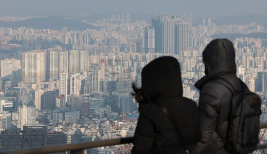 12월 20일 서울 남산에서 바라본 서울 시내 아파트 단지 모습. <연합뉴스>