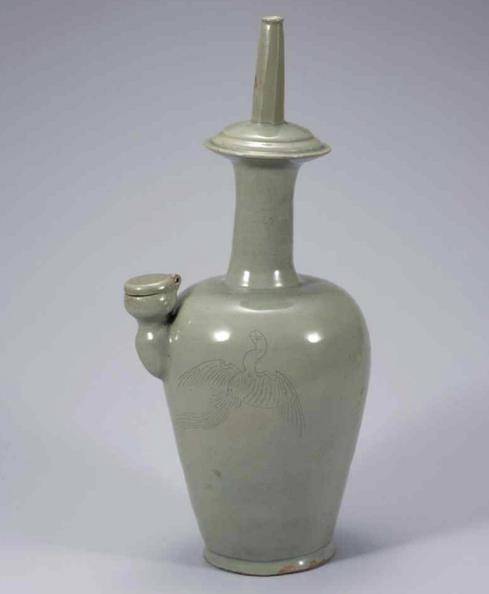 ▲ 청자 음각앵무문 정병 사진 : 연합뉴스&nbsp;