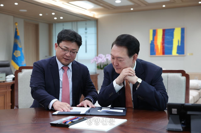 강명구 국정기획비서관(왼쪽)과 윤석열 대통령. 강 비서관 측 제공